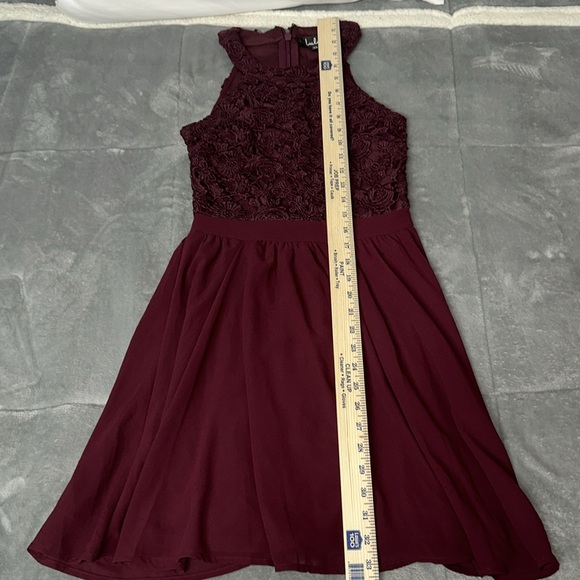 Nordstrom Lulus Skater Halter dress in burgundy. With lace top.‎ Hidden zipper. - Picture 13 of 13